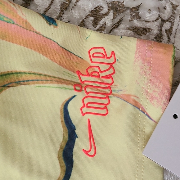 Nike XXL Dri-FIT Cropped Marbled Tank - Picture 6 of 10